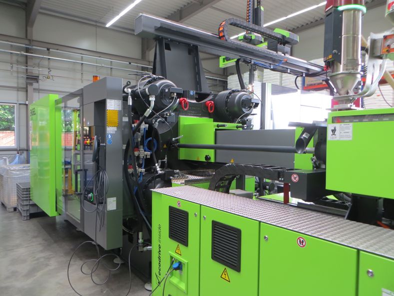 Die Engel duo 550 von vorne mit dem Extruder