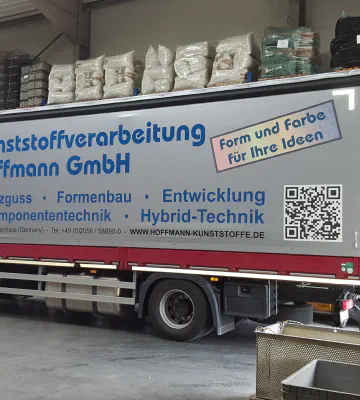 LKW in der Be- / Entladehalle